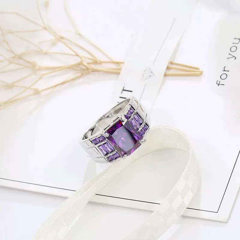 Bague en argent avec pierres violettes pour femme