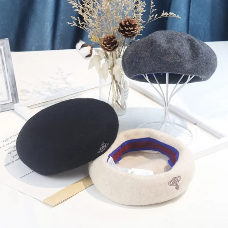 Béret en laine décoration de saturne noir