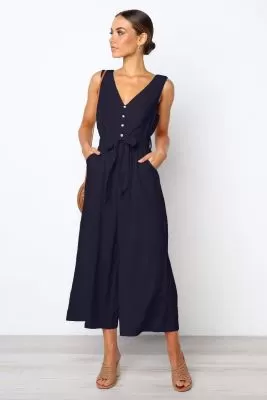 Combinaison col V avec ceinture sans manches