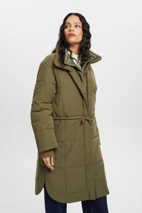 En matière recyclée : le manteau matelassé doublé de polaire