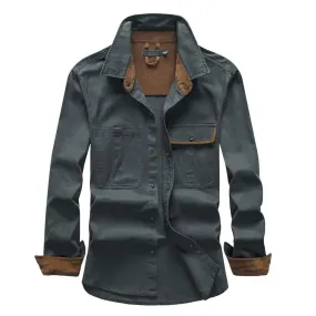 Homme armee chemise