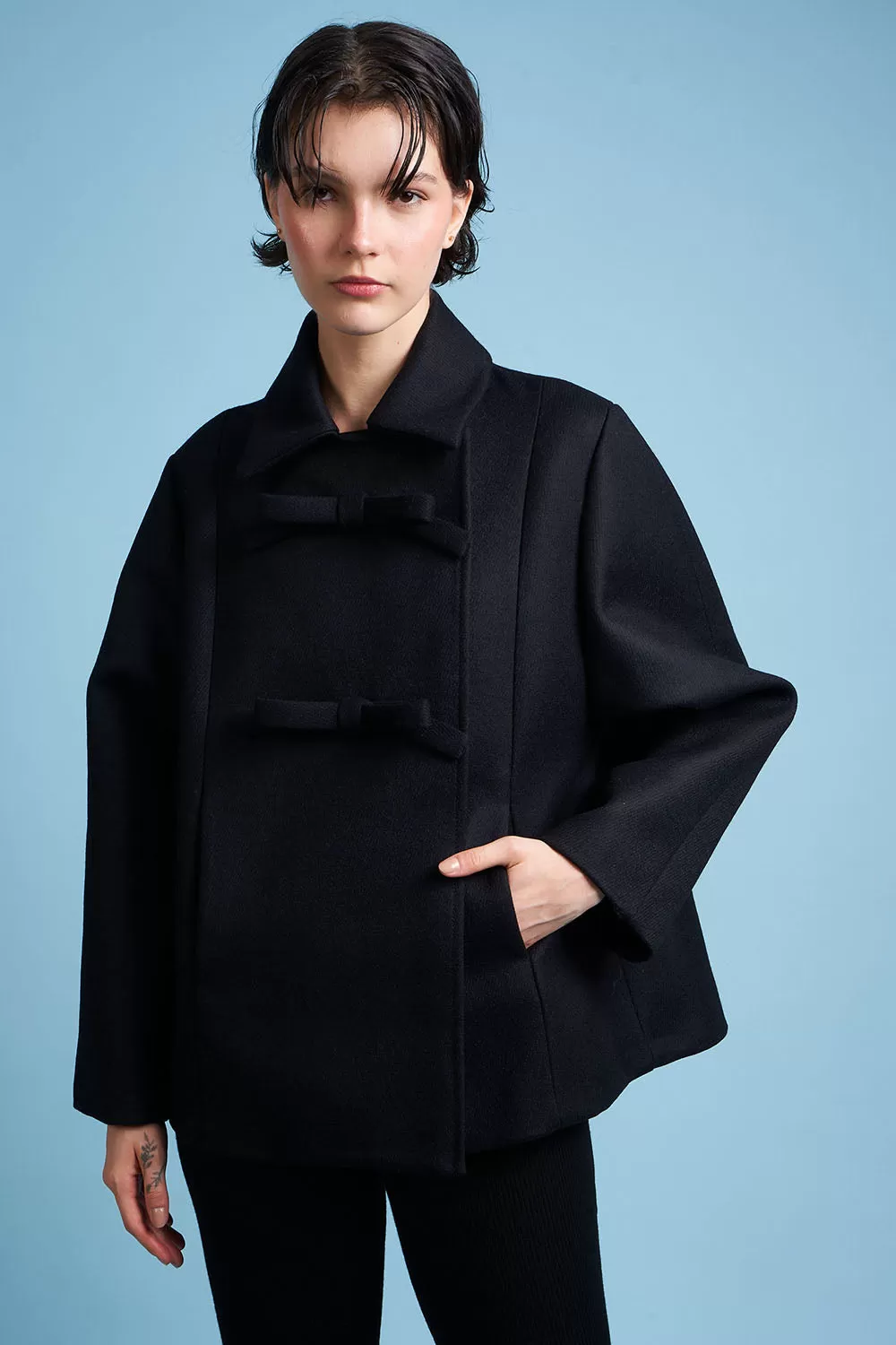 Manteau court évasé en tissu caban-laine cachemire