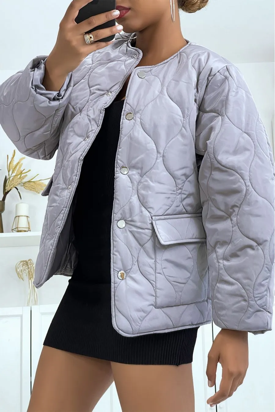 Manteau matelassé gris avec sac et ceinture