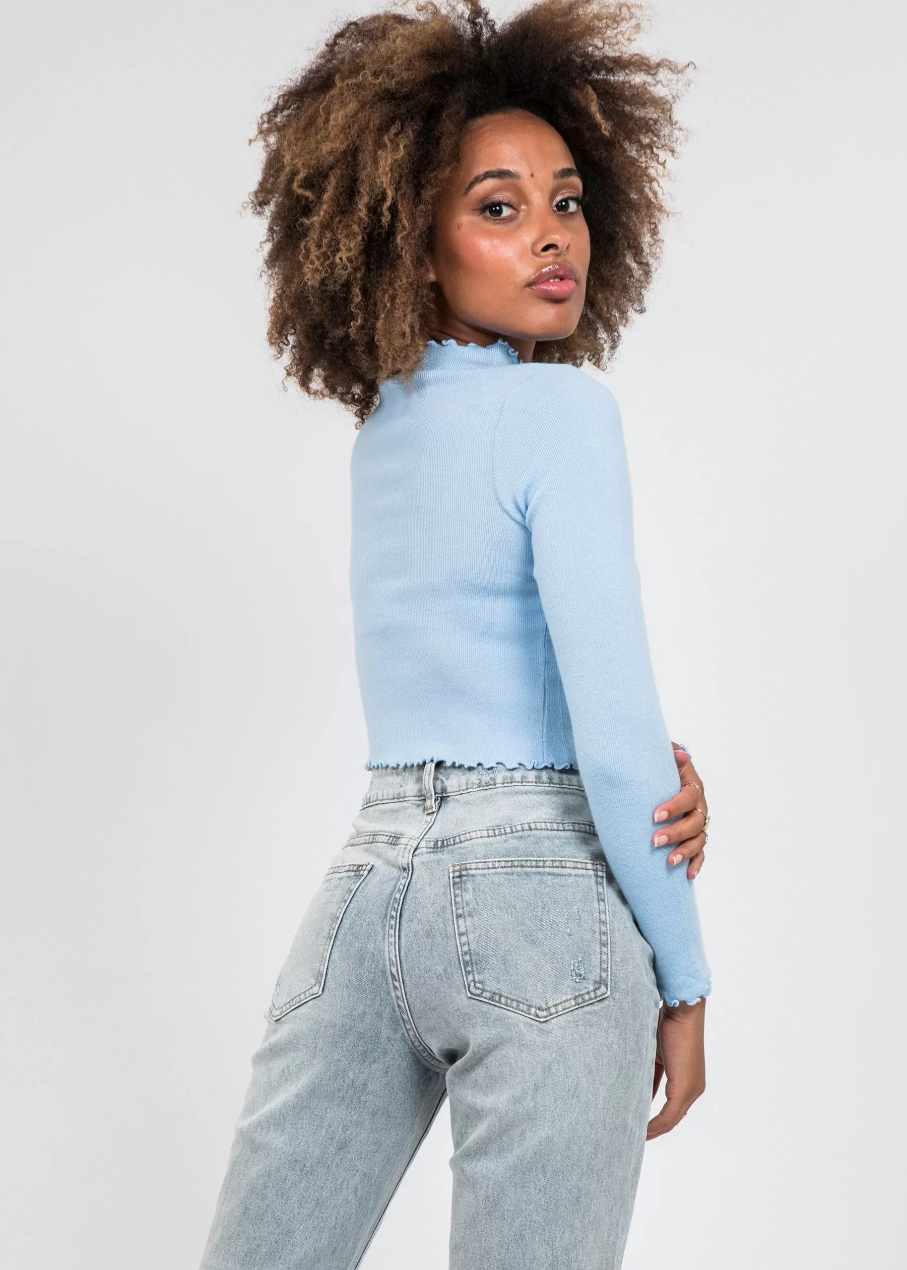 Pull à ourlet volanté bleu