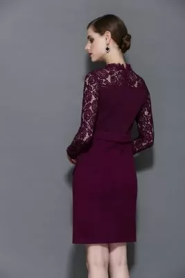 Robe manches longues avec col et manches dentelle et ceinture