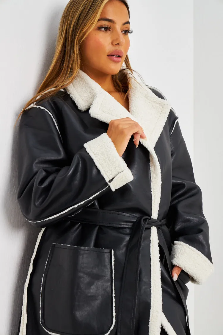 Veste longue noire à empiècement fourrure